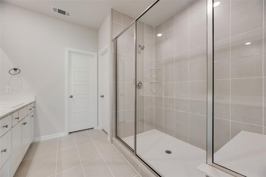 Furnished interior view inside a new home in Wade Settlement Townhomes, Frisco (Image 8).