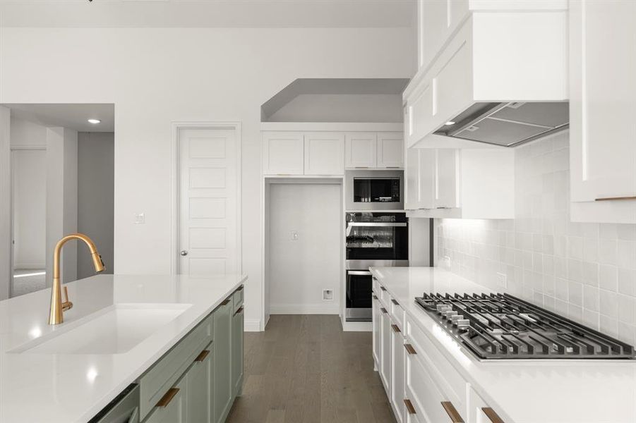 10. 3115 Tobias - Kitchen (2)