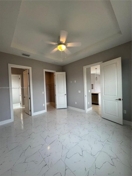 Spacious, unfurnished interior of a new home in , Lehigh Acres (Image 12).
