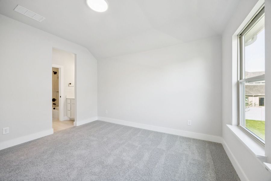 Spacious, unfurnished interior of a new home in Painted Tree Lakeside, McKinney (Image 35).