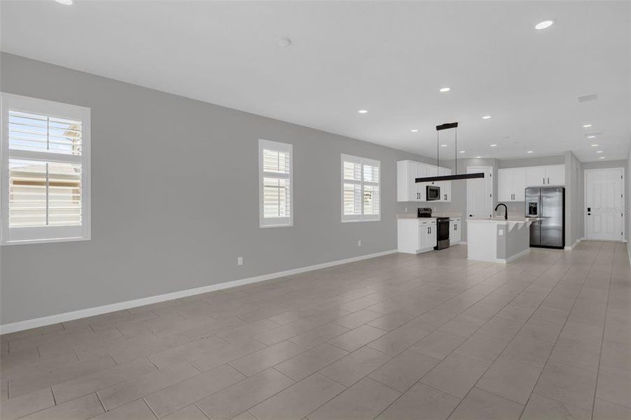 Spacious, unfurnished interior of a new home in Seasons at Lakeside Forest, Tavares (Image 37).