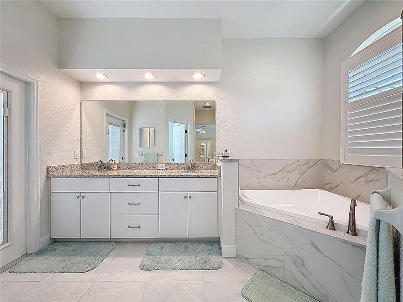 Furnished interior view inside a new home in , Spring Hill (Image 35).