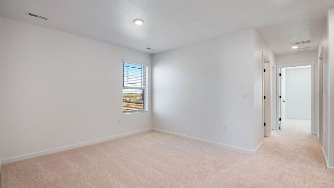 Spacious, unfurnished interior of a new home in Horizon Uptown, Aurora (Image 20).