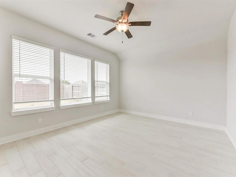 Spacious, unfurnished interior of a new home in Lago Mar, Texas City (Image 26). Spacious, unfurnished interior of a new home in Lago Mar, Texas City (Image 26).