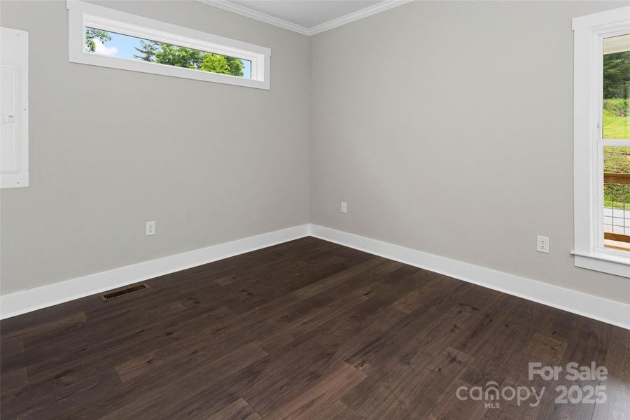 Spacious, unfurnished interior of a new home in , Old Fort (Image 10).