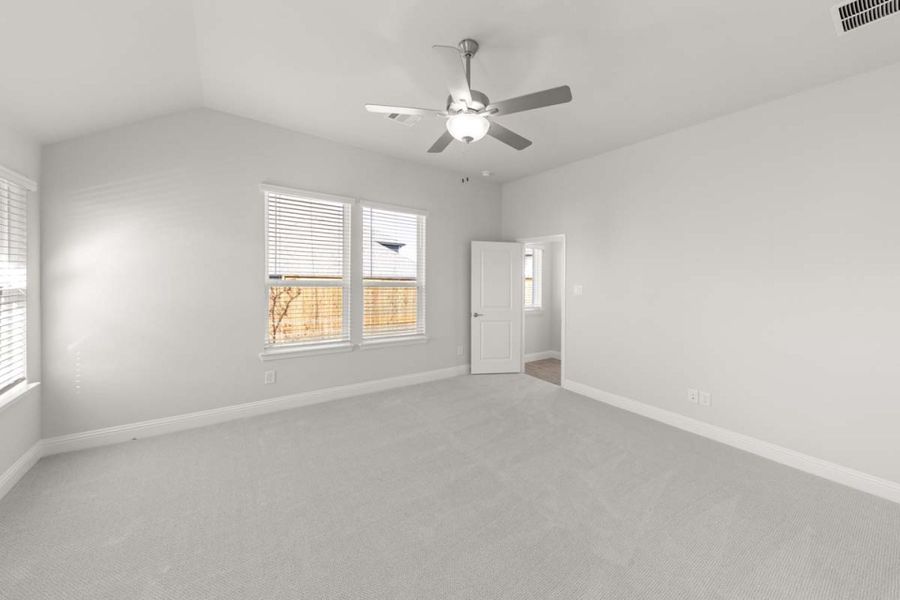 Spacious, unfurnished interior of a new home in Creekview Meadows, Pilot Point (Image 15).