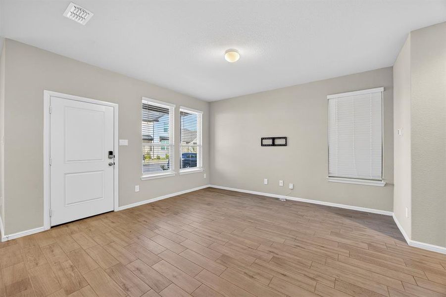 Spacious, unfurnished interior of a new home in , Haltom City (Image 16). Spacious, unfurnished interior of a new home in , Haltom City (Image 16).