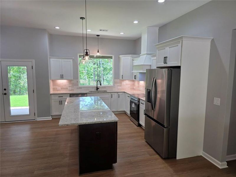 Furnished interior view inside a new home in , Jasper (Image 9).