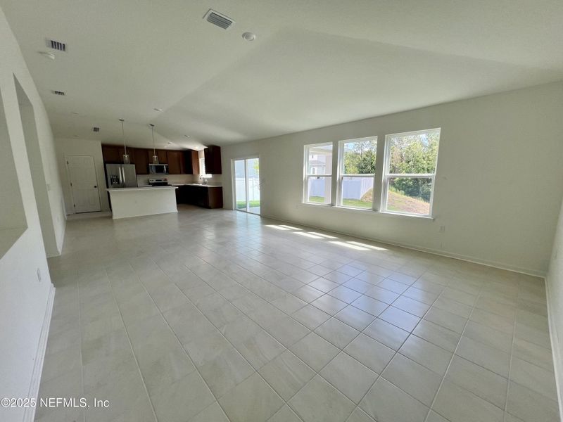 Spacious, unfurnished interior of a new home in , Jacksonville (Image 11).