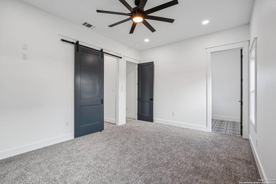 Spacious, unfurnished interior of a new home in , Kerrville (Image 30).