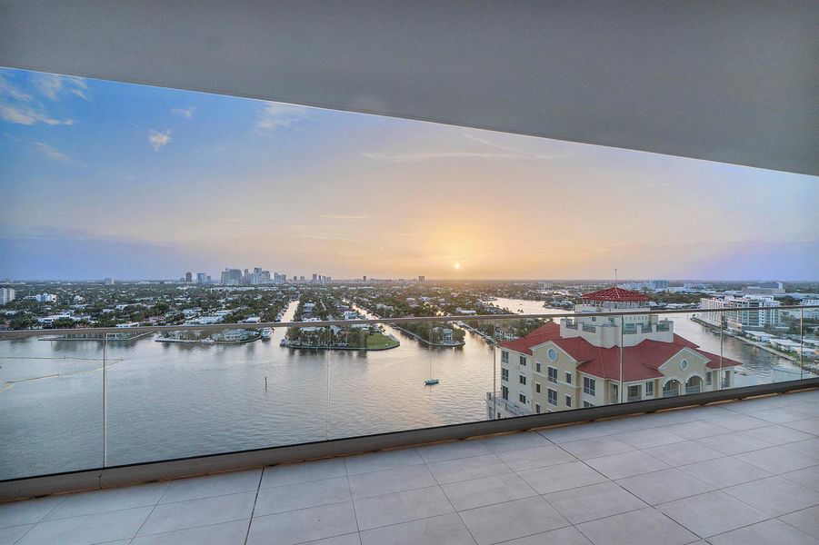 153 Seabreeze Blvd u1803 twilight_002 153 Seabreeze Blvd u1803 twilight_002