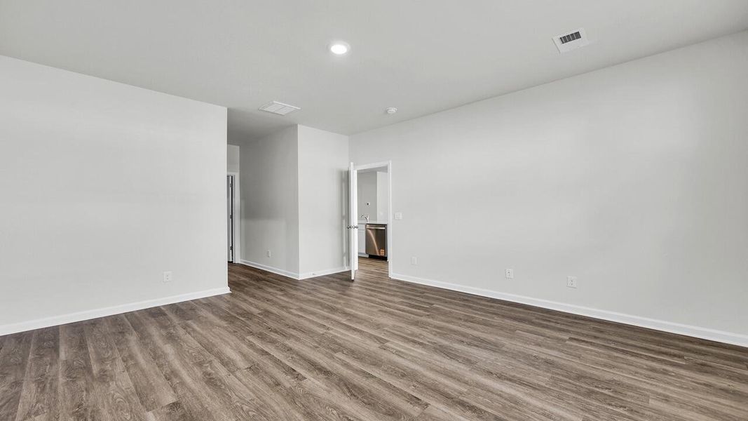 Spacious, unfurnished interior of a new home in Hillcrest, Ravenel (Image 14).