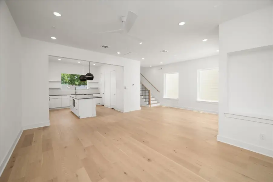 Spacious, unfurnished interior of a new home in , Houston (Image 30).