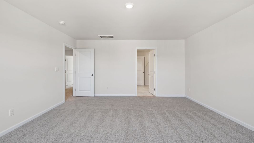 Spacious, unfurnished interior of a new home in Sage Grove, Lyman (Image 28).