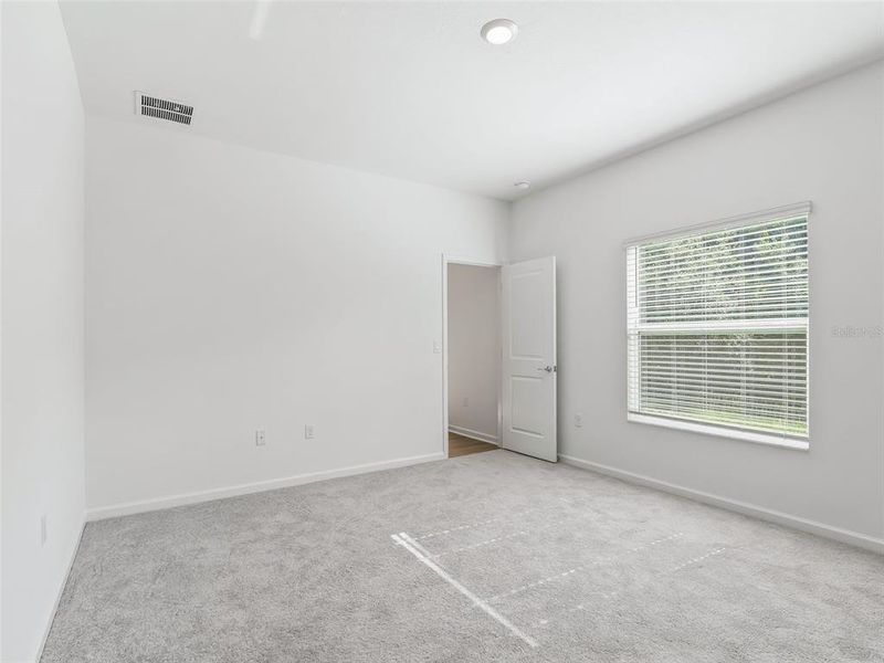 Spacious, unfurnished interior of a new home in Juliette Falls, Dunnellon (Image 32).