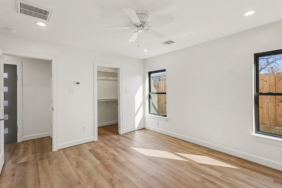 Spacious, unfurnished interior of a new home in , Houston (Image 30).