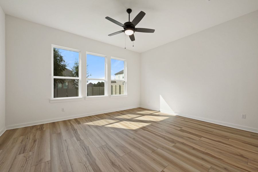 Spacious, unfurnished interior of a new home in Wolf Ranch, Georgetown (Image 33).