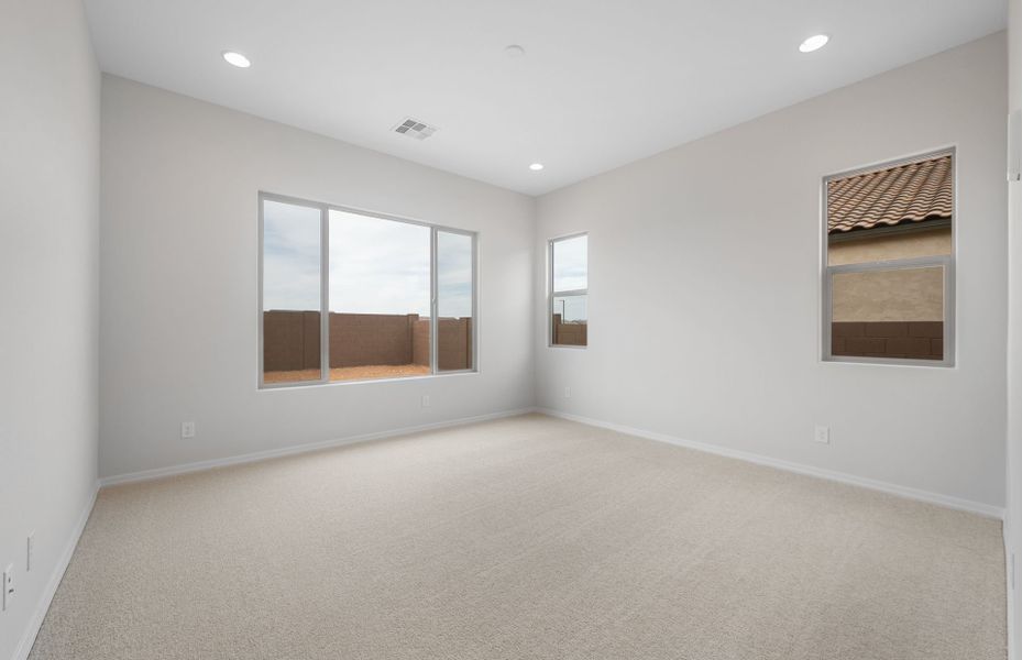 Spacious, unfurnished interior of a new home in Artisan at Asante, Surprise (Image 27).