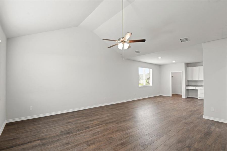 Spacious, unfurnished interior of a new home in Burgess Meadows, Cleburne (Image 14). Spacious, unfurnished interior of a new home in Burgess Meadows, Cleburne (Image 14).