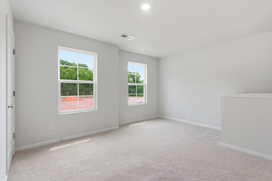 Spacious, unfurnished interior of a new home in Piper Creek, Newton (Image 34).