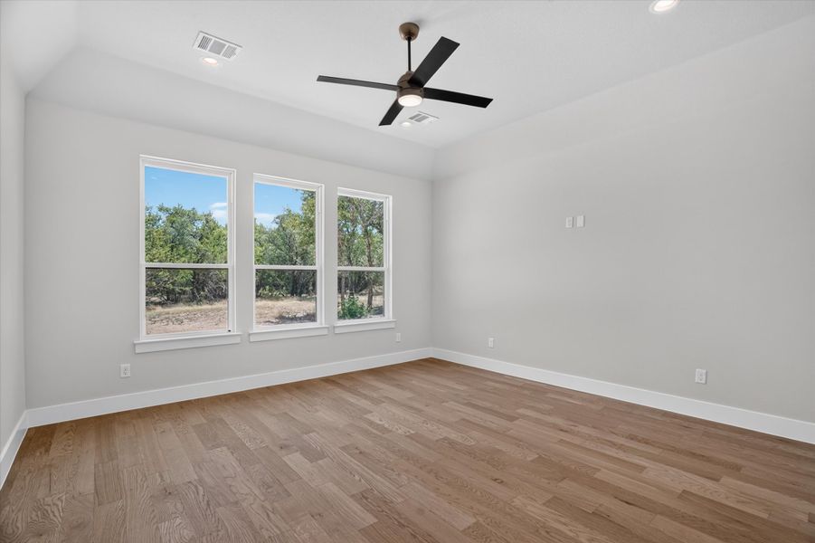 Spacious, unfurnished interior of a new home in Timberview Preserves, Weatherford (Image 42).