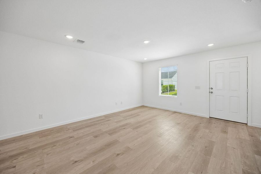 Spacious, unfurnished interior of a new home in Stokesbury, Waller (Image 28). Spacious, unfurnished interior of a new home in Stokesbury, Waller (Image 28).