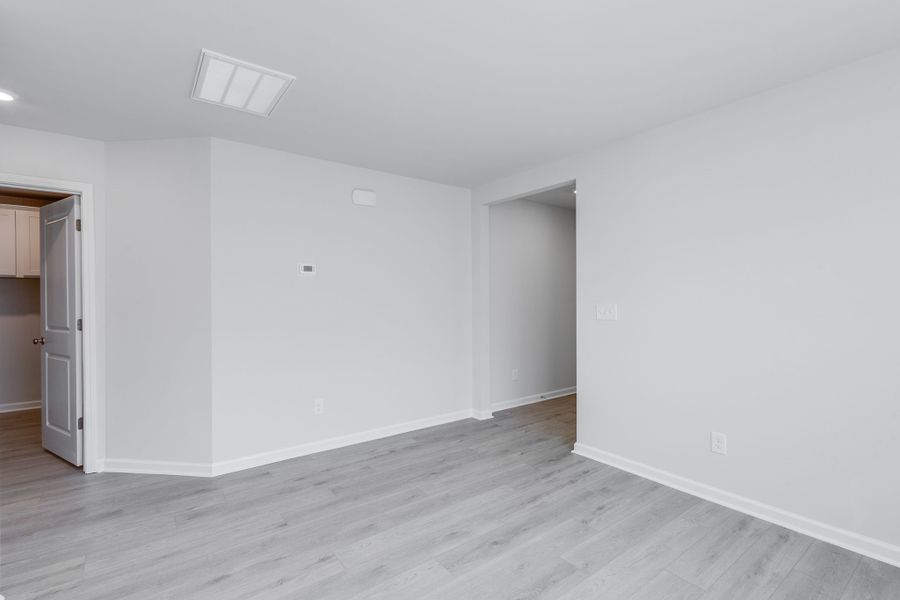 Spacious, unfurnished interior of a new home in Bluefield, Lexington (Image 19).
