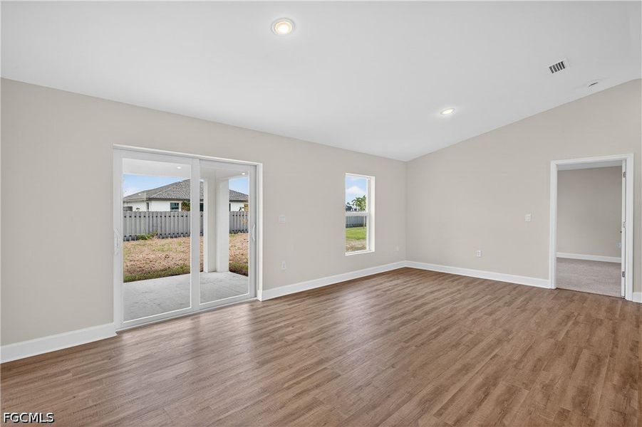 Spacious, unfurnished interior of a new home in Cape Coral, Cape Coral (Image 12).