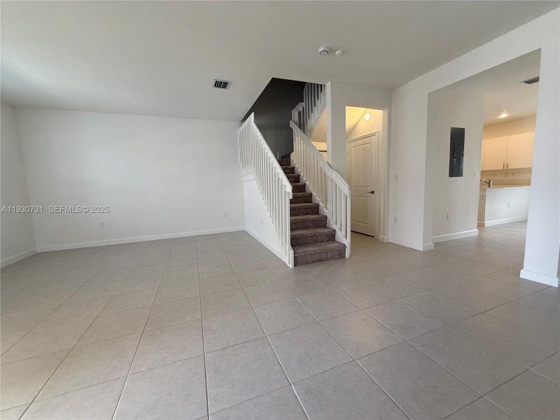 Spacious, unfurnished interior of a new home in , Homestead (Image 19).