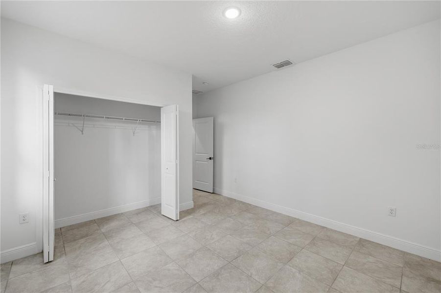 Spacious, unfurnished interior of a new home in , Ocala (Image 16).