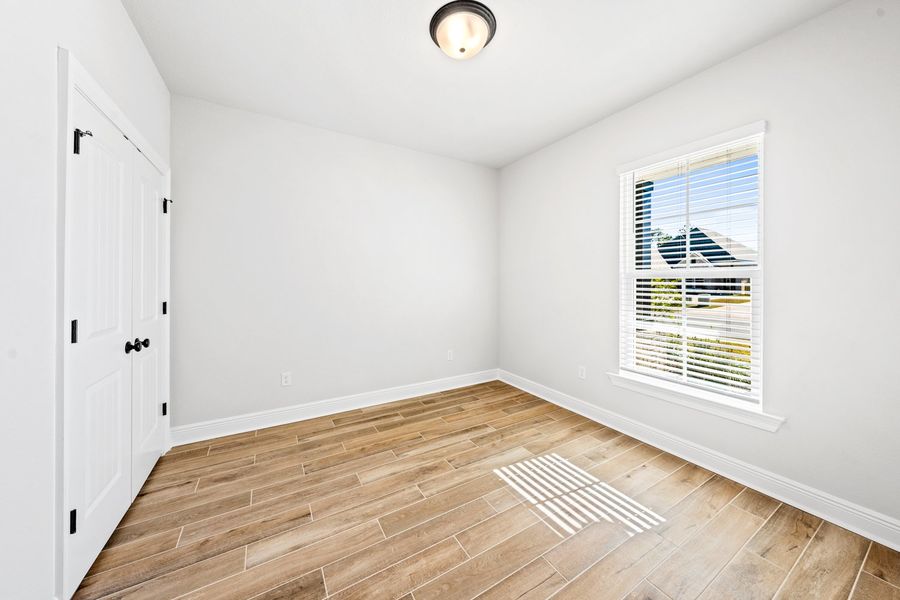 Spacious, unfurnished interior of a new home in Natureview, Freeport (Image 14).