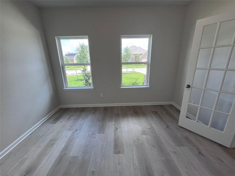 Spacious, unfurnished interior of a new home in Sierra Vista, Rosharon (Image 10).