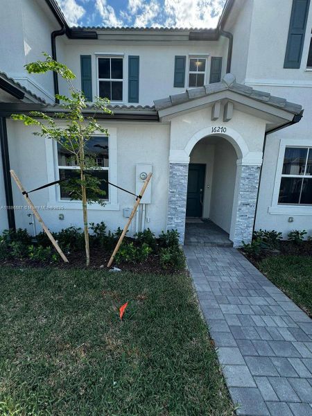 Exterior details and patio area of a home in , Homestead (Image 2).