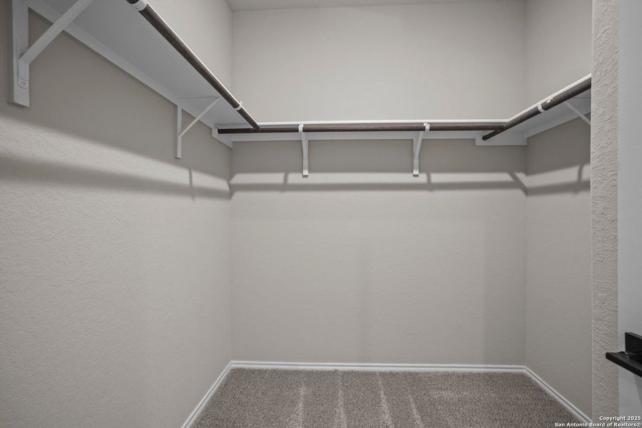 Spacious, unfurnished interior of a new home in Comanche Ridge, San Antonio (Image 32).