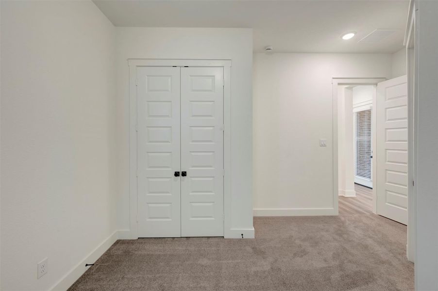 Spacious, unfurnished interior of a new home in Elyson 45', Katy (Image 28).