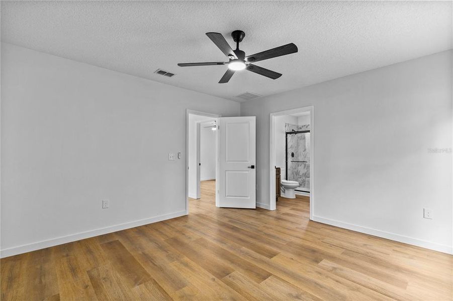 Spacious, unfurnished interior of a new home in , Eustis (Image 20).