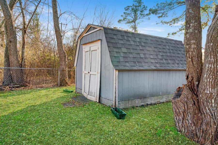 Exterior details and patio area of a home in , Blossom (Image 15).