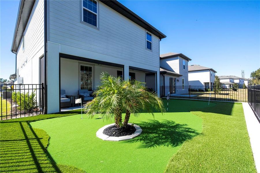 Exterior details and patio area of a home in , Kissimmee (Image 3).