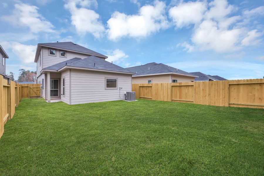 Exterior details and patio area of a home in Woodland Lakes, Houston (Image 4).