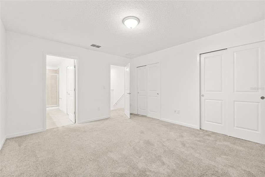 Spacious, unfurnished interior of a new home in , Tampa (Image 9).