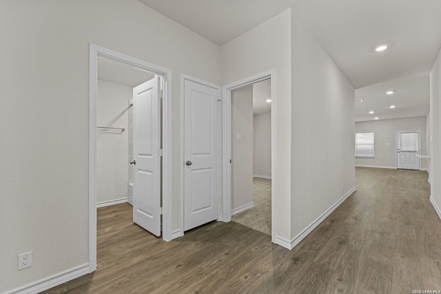 Spacious, unfurnished interior of a new home in Brookstone Creek, San Antonio (Image 9).
