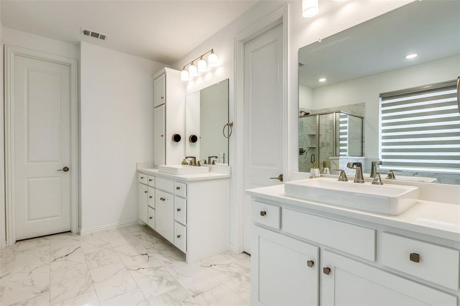 Furnished interior view inside a new home in Lilyana - 50s, Celina (Image 14).