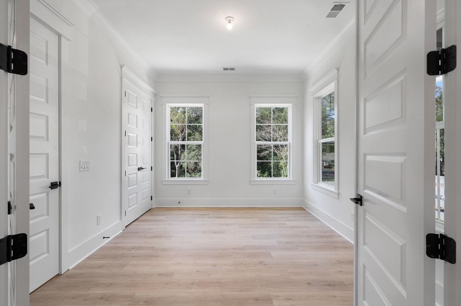 Spacious, unfurnished interior of a new home in Ferryboat Landing, Charleston (Image 14). Spacious, unfurnished interior of a new home in Ferryboat Landing, Charleston (Image 14).
