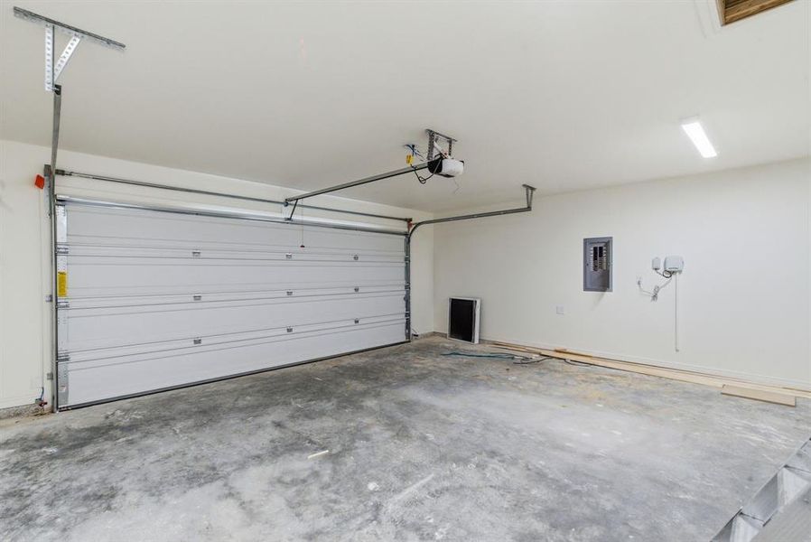 Spacious, unfurnished interior of a new home in , Lipan (Image 17).