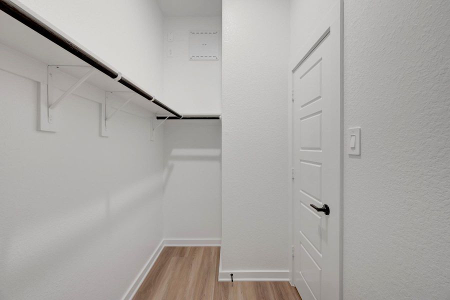 Spacious, unfurnished interior of a new home in Lone Star Landing, Montgomery (Image 31).