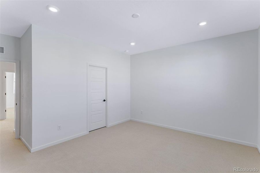 Spacious, unfurnished interior of a new home in Westside Crossing, Berthoud (Image 27).