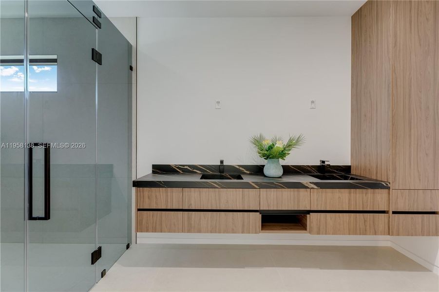 Photo 38 Photo 38