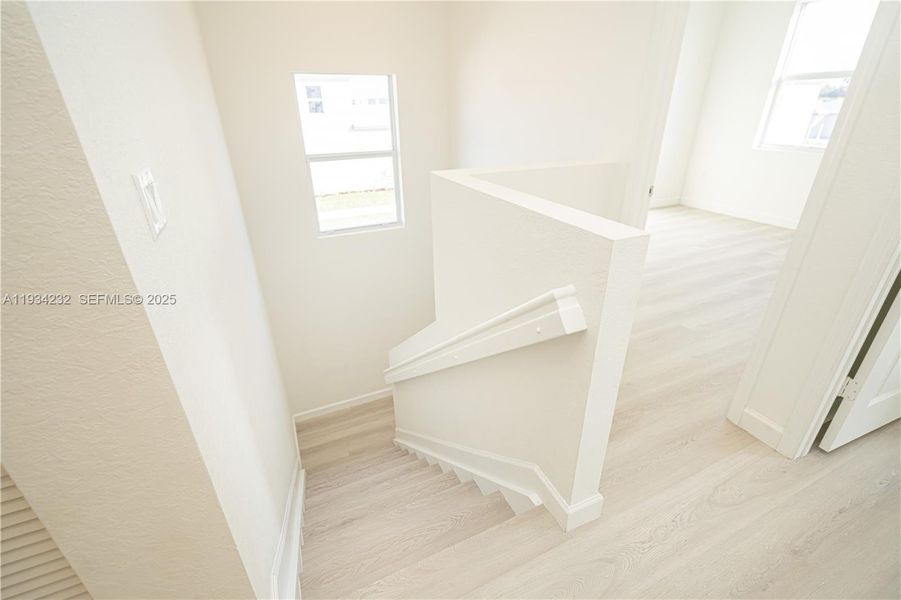 Spacious, unfurnished interior of a new home in Acacia Groves, Miami (Image 18).