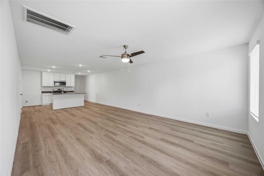 Spacious, unfurnished interior of a new home in Legacy Village, Houston (Image 12). Spacious, unfurnished interior of a new home in Legacy Village, Houston (Image 12).