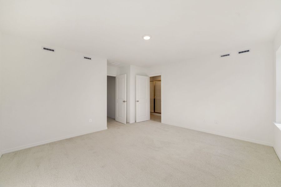 Spacious, unfurnished interior of a new home in Towns at Greenleaf, Oviedo (Image 23).